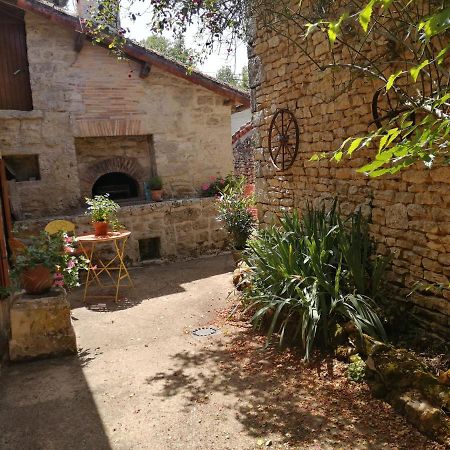Traditional Stone Cottage Condac Ngoại thất bức ảnh